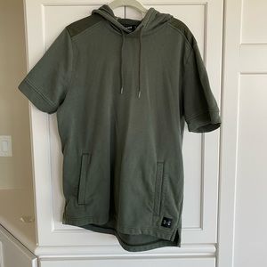 Men’s Under Armour short sleeved sweatshirt